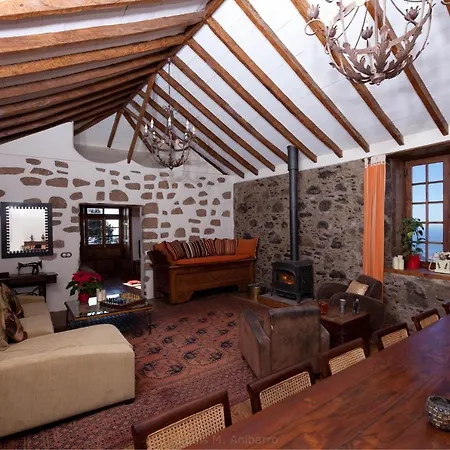 Historic Canarian House, Private Heated Infinity Pool, Bbq, Wifi + Panoramic Ocean Views Villa