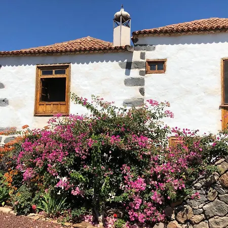 Villa Historic Canarian House, Private Heated Infinity Pool, Bbq, Wifi + Panoramic Ocean Views *